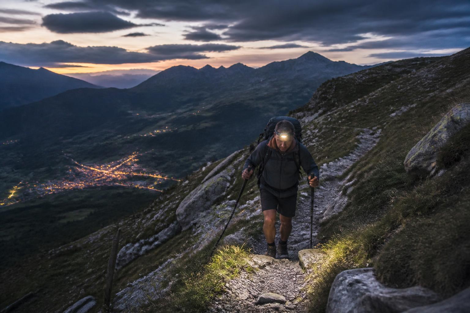 découvrez pourquoi mon étape 7 sur le gr10 ouest-est a duré 14 heures et les erreurs de planning que j'ai répétées lors de cette randonnée exigeante.