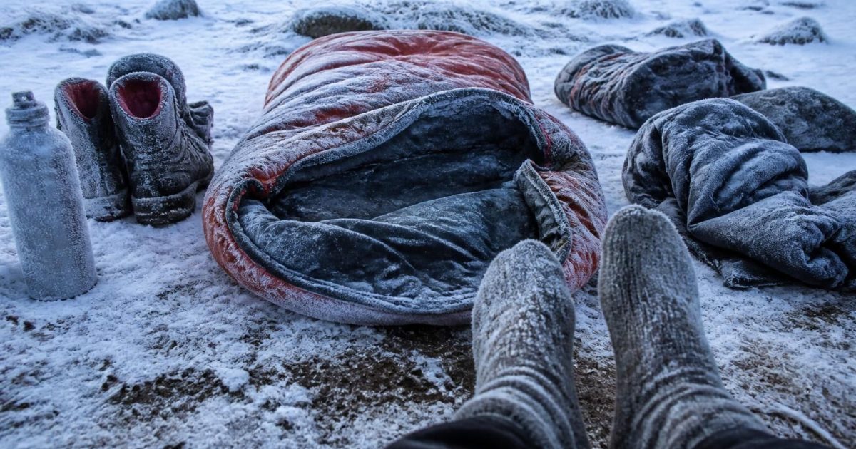 -18°C en bivouac sans abri d’urgence : ce qui a gelé en premier (et pourquoi mes pieds ont tenu)