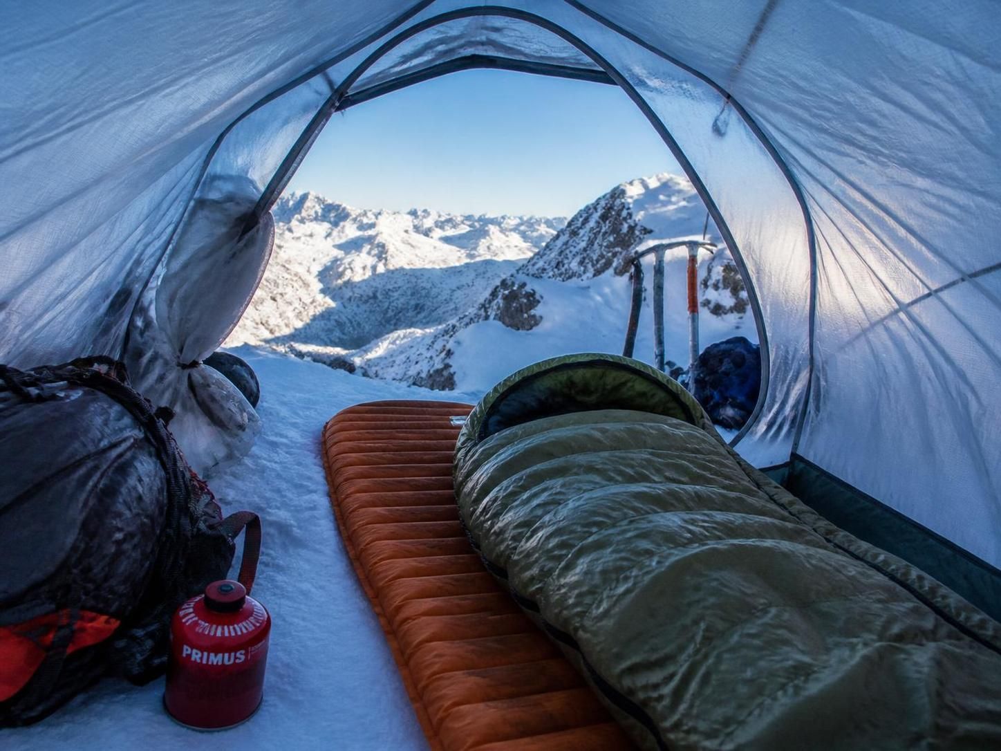 découvrez pourquoi j'ai eu froid avec le matelas le plus cher malgré une meilleure r-value de 6.9 comparée à 4.5 sur la neige, et ce que cela signifie pour votre confort thermique.