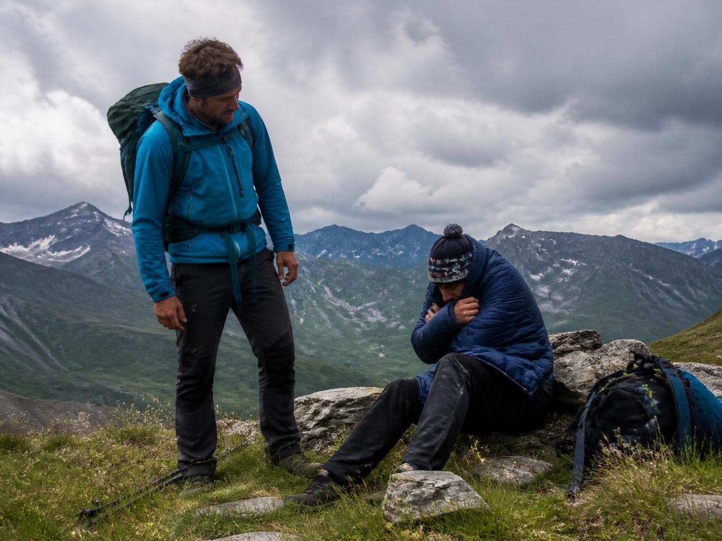 découvrez les 3 signes précurseurs d'hypothermie naissante à 2400m en juillet, observés par mon binôme avant moi, pour mieux prévenir les risques en haute altitude.