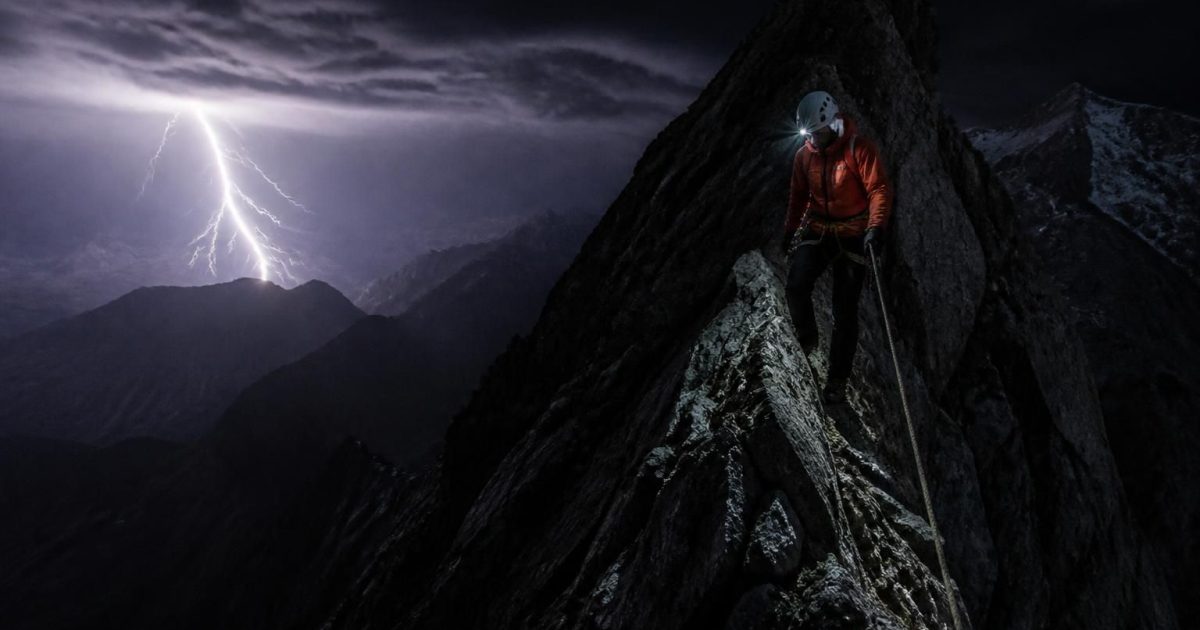 Le bivouac sous orage en arête : pourquoi je suis descendu à minuit (et l’éclair à 800m)