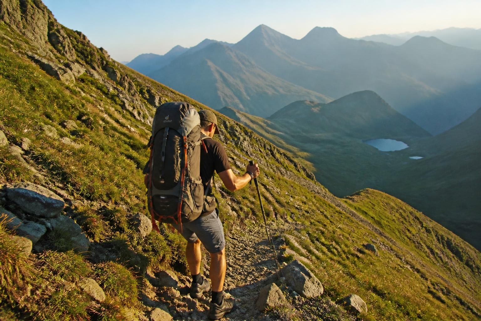 découvrez mon défi extrême : 1700m de dénivelé positif avec 18kg sur le dos, une limite physiologique testée six fois. récit, sensations et enseignements d'une expérience hors du commun.