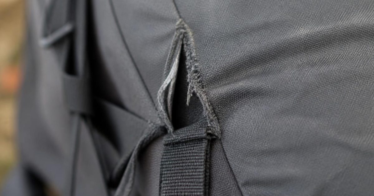 La couture qui a cédé sur ma Decathlon MH900 — pourquoi ce n’est pas un défaut produit
