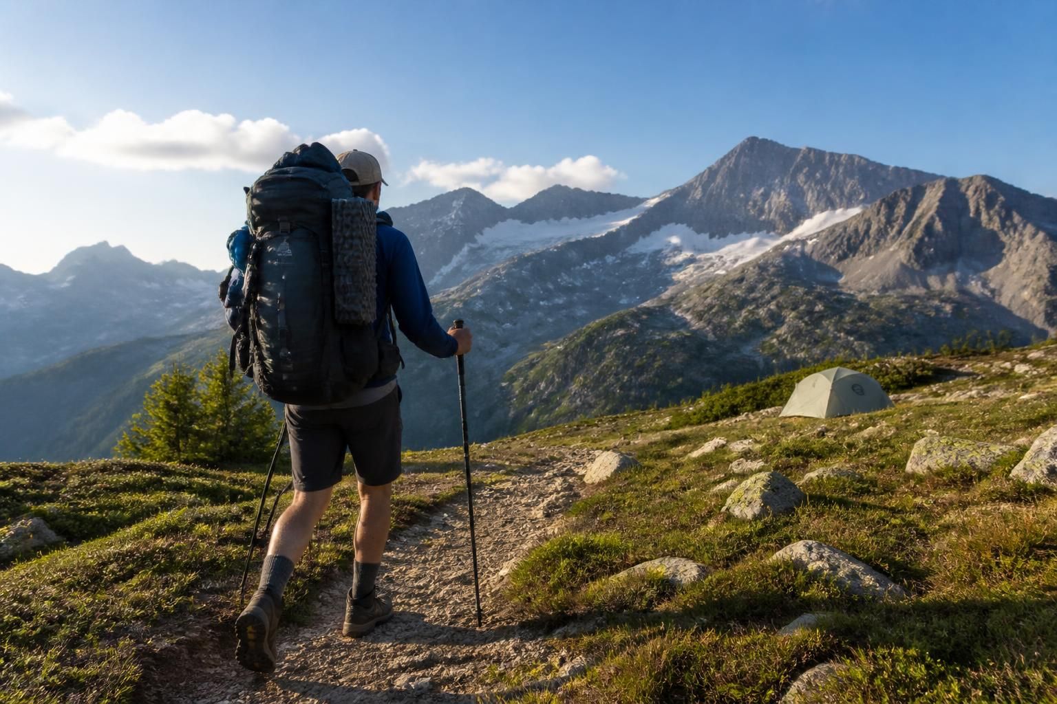 découvrez pourquoi j'ai choisi un sac de 65l plutôt que 50l pour un bivouac de 4 jours, en explorant les avantages du grand volume pour un confort et une organisation optimaux.