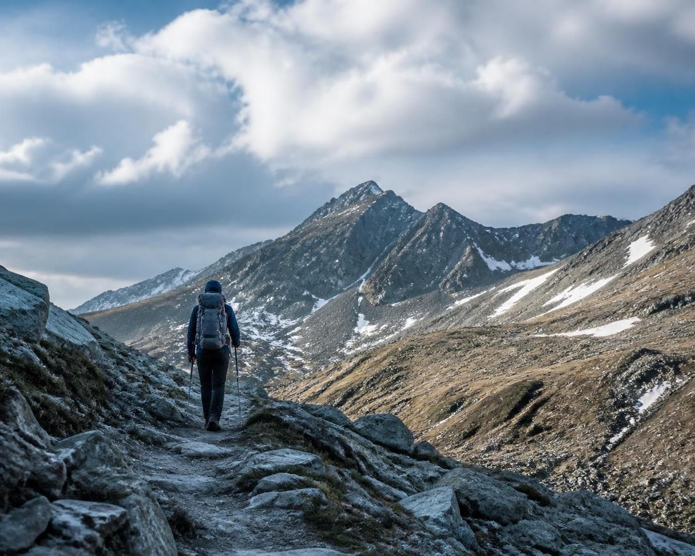 découvrez pourquoi je décale mes étapes de randonnée entre 13h et 17h à cause du vent en col, suite à l'incident des cerces. conseils et expériences pour mieux anticiper les conditions météo en montagne.